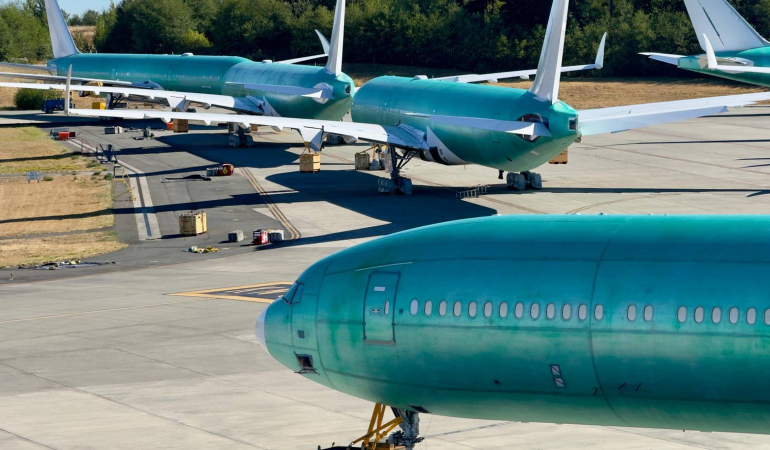 unfinished-boeing-777x-airframes-in-storage