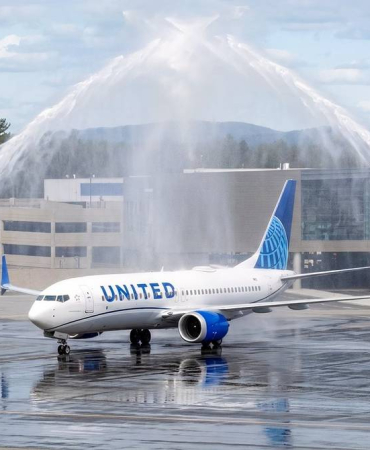united-airlines-737-max-8-mock-up