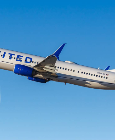 united-airlines-boeing-737-900er-departing-lax-shutterstock_2238187461