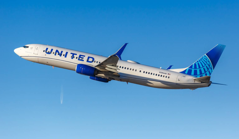 united-airlines-boeing-737-900er-departing-lax-shutterstock_2238187461