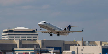 united-express-crj200