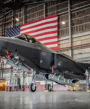 usaf-f-35-in-a-hangar