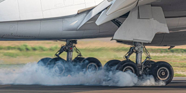 why-the-airbus-a350-900-s-main-landing-gear-has-fewer-tires-than-the-a350-1000
