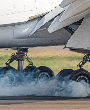 why-the-airbus-a350-900-s-main-landing-gear-has-fewer-tires-than-the-a350-1000