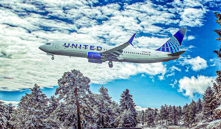 014-united-airlines-boeing-737-800-phuong-d-nguyen-_-shutterstock