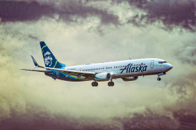 066-alaska-airlines-boeing-737-900-ian-dewar-photography_-shutterstock