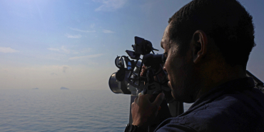 260731_DVIDS_hormuz_sailor_9441586-scaled-e1785518144694