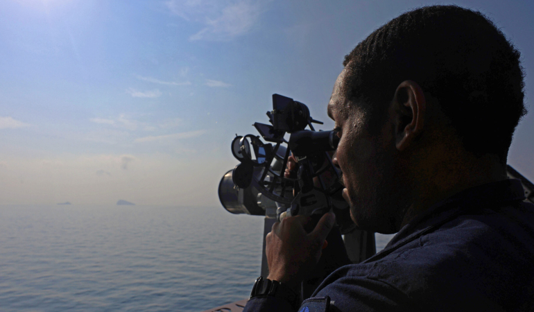 260731_DVIDS_hormuz_sailor_9441586-scaled-e1785518144694