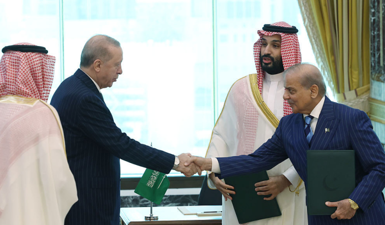260807_turkey_pak_saudi_pact_GettyImages-2288615486-e1786104491503