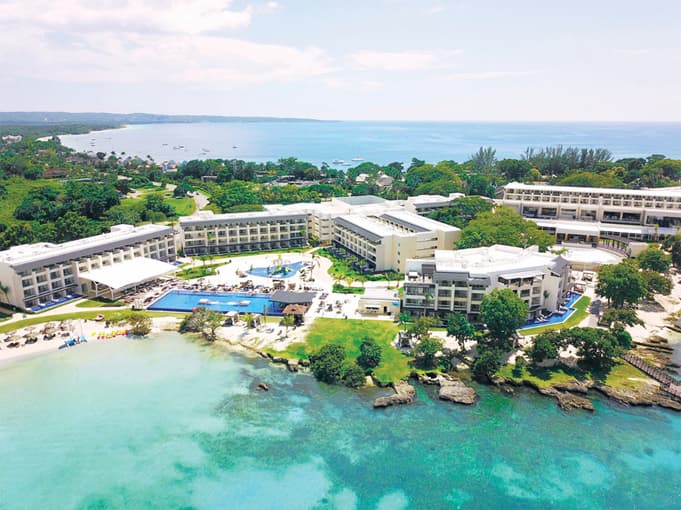 RoyaltonNegril-990514045105143c