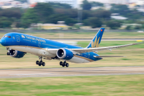 a-boeing-787-9-dreamliner-of-vietnam-airlines-with-registration-vn-a869-leave-tan-son-nhat-international-airport