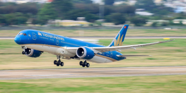 a-boeing-787-9-dreamliner-of-vietnam-airlines-with-registration-vn-a869-leave-tan-son-nhat-international-airport