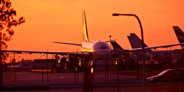 airplanes-at-sunset-in-an-urban-setting-2026-03-24-09-07-12-utc-1