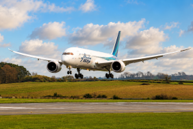 alaska_airlines_787_landing_1920x1080