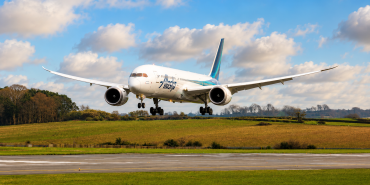 alaska_airlines_787_landing_1920x1080
