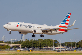american-airlines-boeing-737-800-landing-1