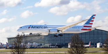 american-airlines-boeing-787-landing-at-london-heathrow