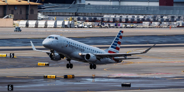 american-eagle-e175-takeoff-1