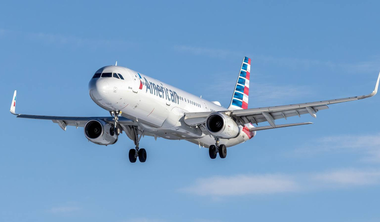 american_airbus_a321_n145an_bwi_md2-1