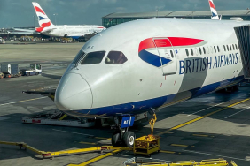 british-airways-boeing-787-10-on-stand
