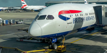 british-airways-boeing-787-10-on-stand