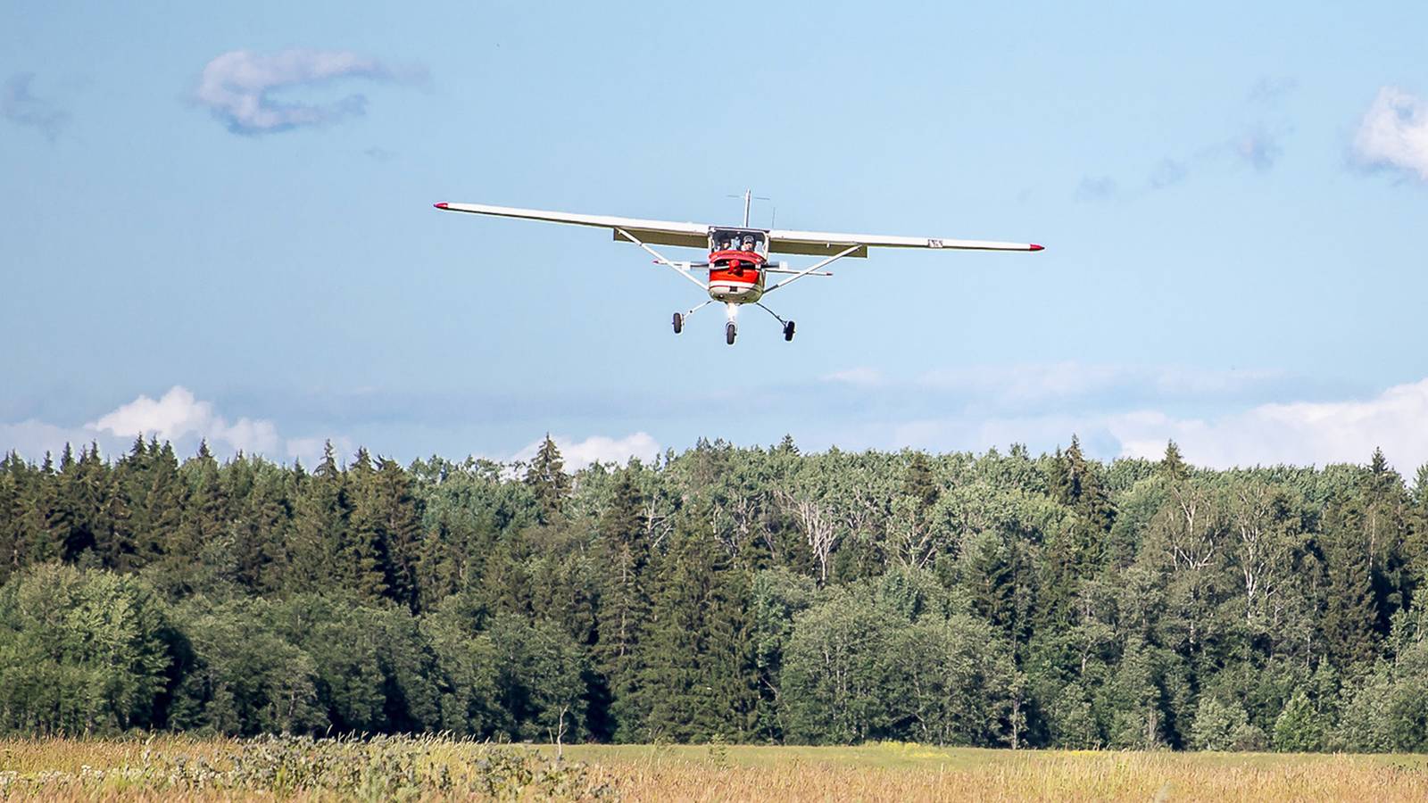 cessna-150-in-the-air