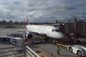 delta-airbus-a220-100-at-sna