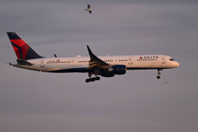 delta-boeing-757-200-on-final-approach