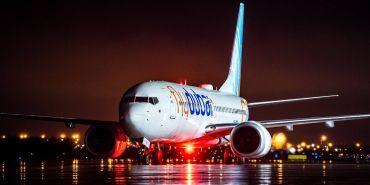 flydubai-boeing-737-at-night