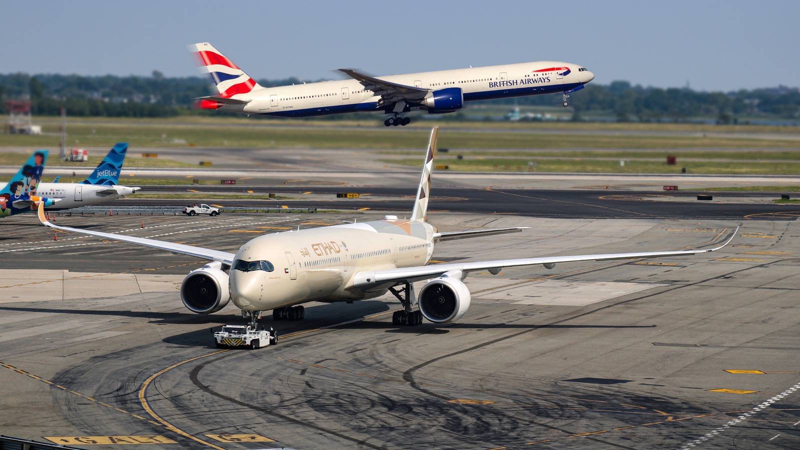 here-s-how-much-range-the-airbus-a350-1000-has-compared-to-the-boeing-777-300er