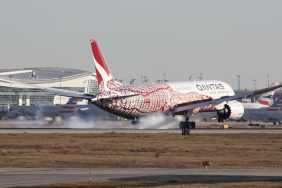 qantas-boeing-787-9-landing