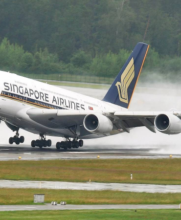 singapore-airlines-a380-lifting-off-from-zurich1