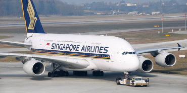 singapore-airlines-a380-pushing-back