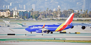 southwest-airlines-plane-los-angeles-taxiing-1