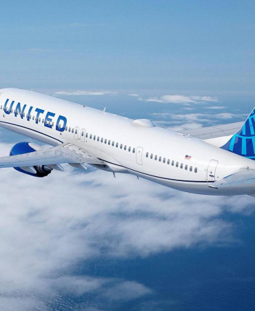 united-airlines-boeing-737-max-10-flying