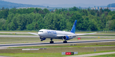 united-airlines-boeing-767-400er-landing