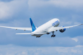 united-airlines-boeing-777-200er-takeoff