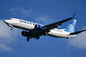 united_airlines_boeing_737-8_max_n47293_on_final_approach_to_boston_oct_2024_2