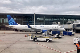 united_e175_in_hartford