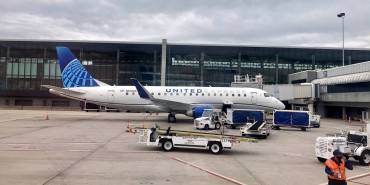 united_e175_in_hartford