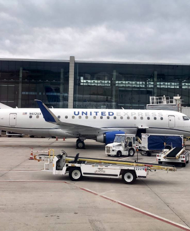 united_e175_in_hartford
