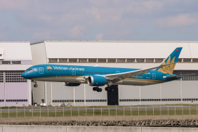 vietnam-airlines-boeing-787-9-landing
