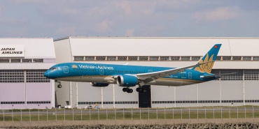 vietnam-airlines-boeing-787-9-landing