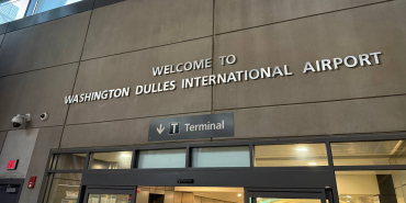 welcome-sign-above-a-terminal-entrance-at-washington-dulles-international-airport