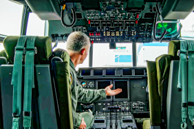 7-000-us-airline-cockpits