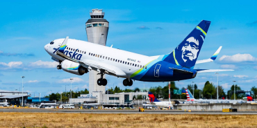 alaska-airlines-737-700-leaves-seattle-joe-a-kunzler-1