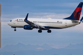 delta-airlines-boeing-737-800-n3768-landing-on-runway-26-at-phoenix-sky-harbor-intl-airport