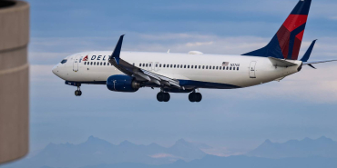delta-airlines-boeing-737-800-n3768-landing-on-runway-26-at-phoenix-sky-harbor-intl-airport